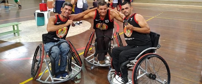 Equipe de Dourados conquista prata no basquete sobre rodas