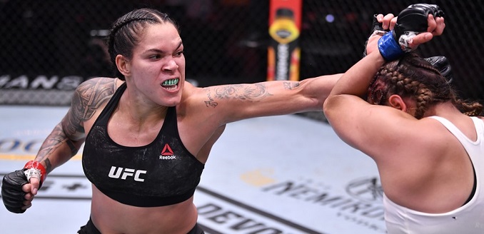 Amanda Nunes mantém cinturão e faz história no UFC