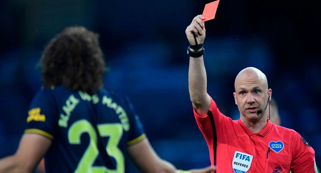 David Luiz faz partida desastrosa e Arsenal perde de 3 a 0 para o City