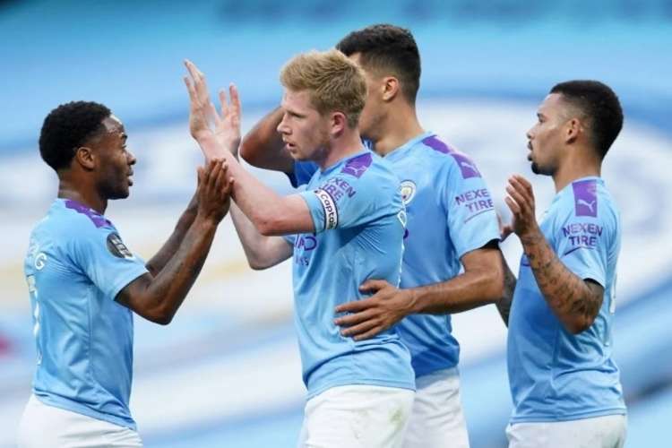 City goleia Liverpool e carimba faixa do campeão inglês