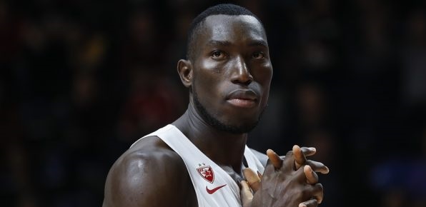 Jogador de basquete morre aos 27 anos após ataque cardíaco no treino
