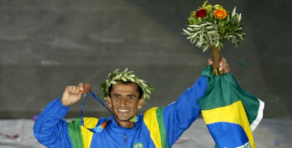 Bronze heroico de Vanderlei Cordeiro completou 16 anos