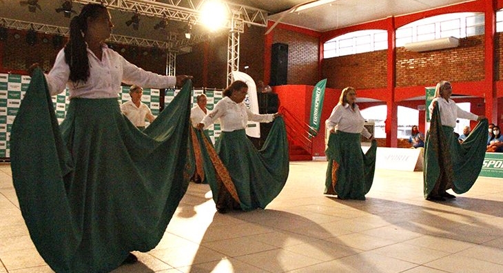 Festival de dança valoriza a melhor idade e promove a confraternização