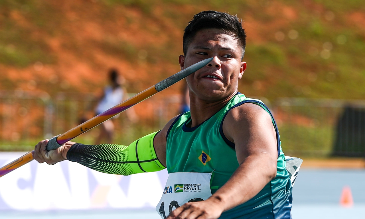 Governo de MS oferece treinamento esportivo nas escolas indígenas