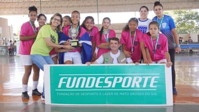 Futsal feminino de Aquidauana é vice-campeão dos Jogos Escolares