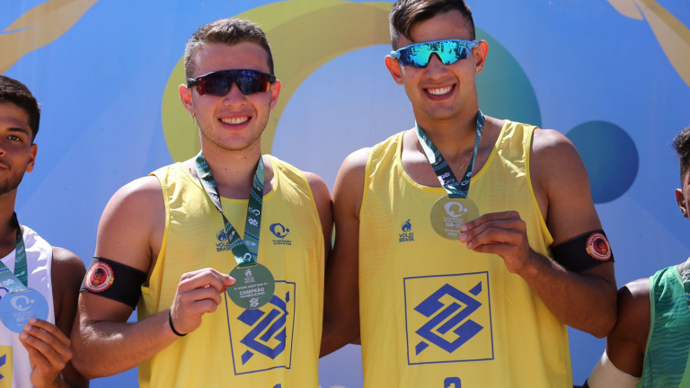 Atletas da capital ganham Campeonato de Vôlei de Praia