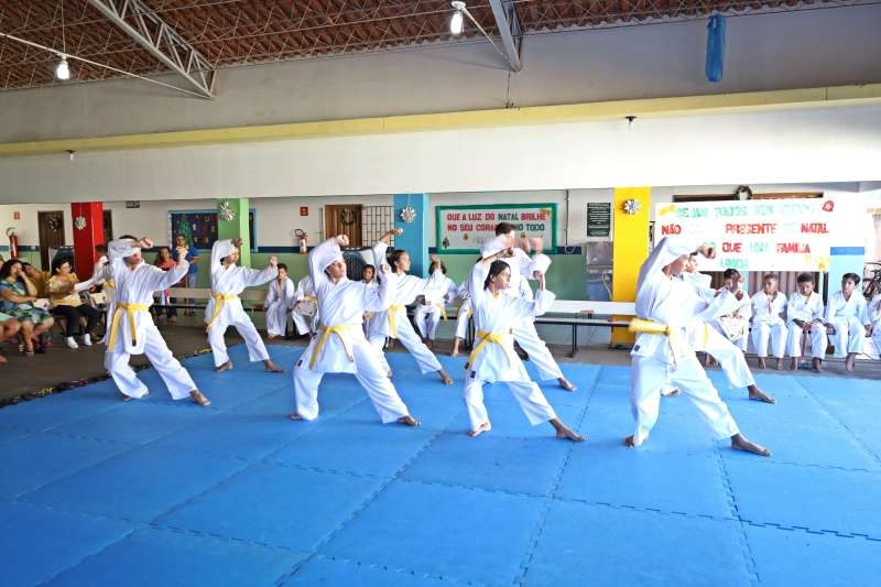 Karatecas de Aparecida do Taboado participaram de troca de faixa