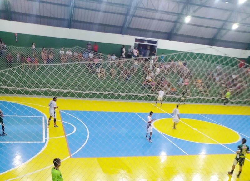 Quatros jogos iniciam a semana no Campeonato de Futsal em Brasilândia