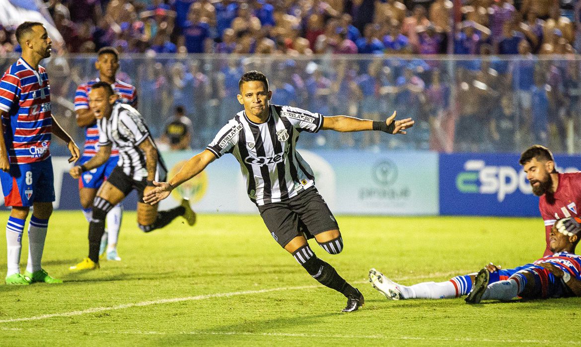 Ceará sai vencedor do Clássico-Rei de futebol