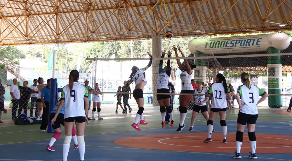 Poliesportivo da Vila Almeida oferece atividades gratuitas
