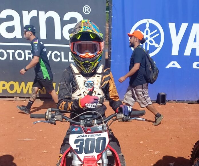 Piloto do MS participa da abertura do Brasileiro de Motocross