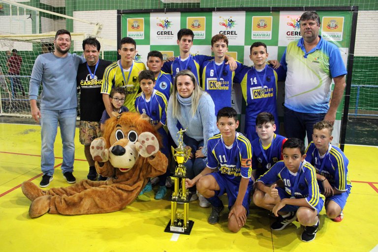 Futsal 12 a 14 anos dos Jogos Escolares de Naviraí define o campeão