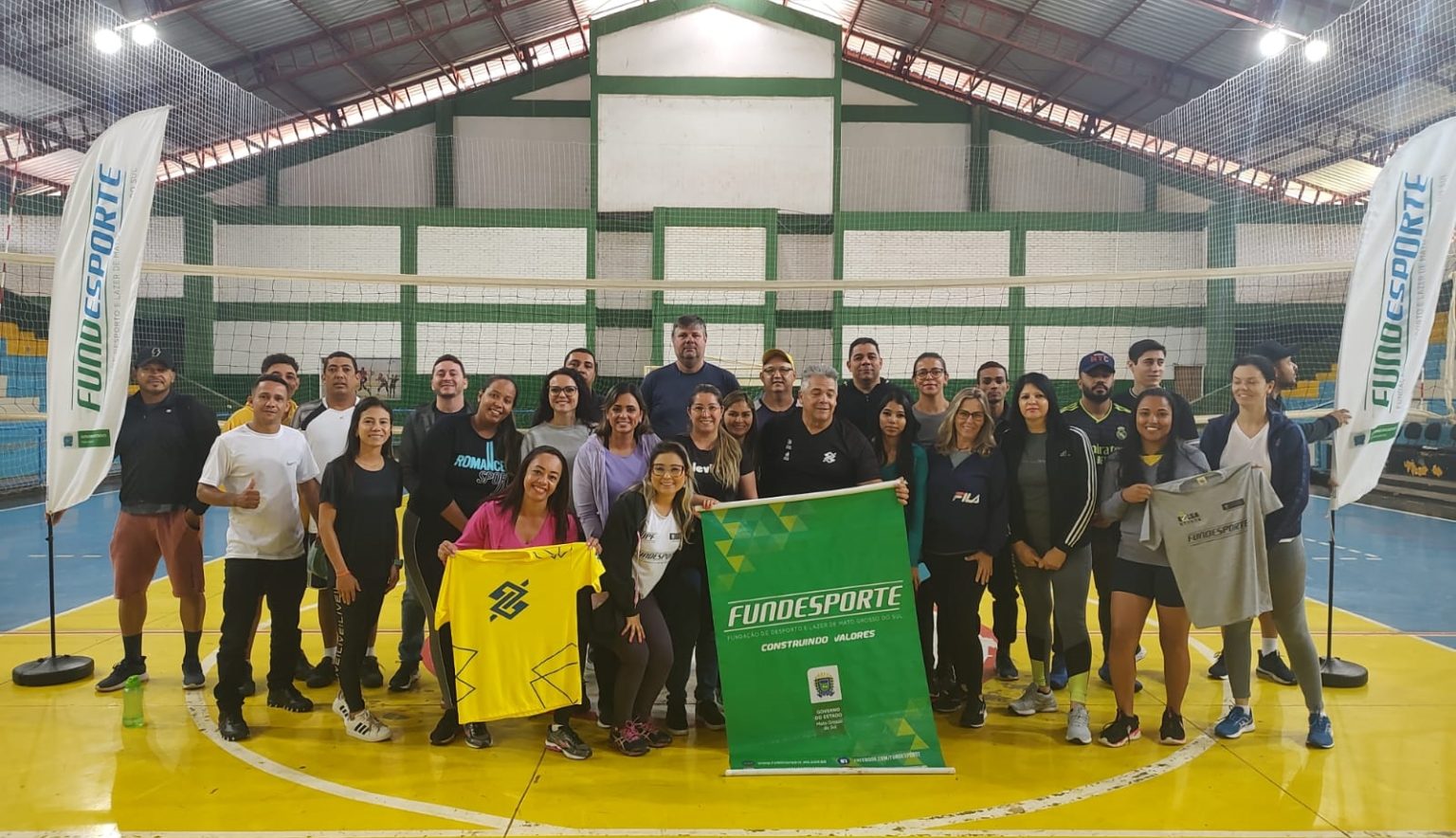 Curso em Naviraí capacitou profissionais sobre regras do voleibol