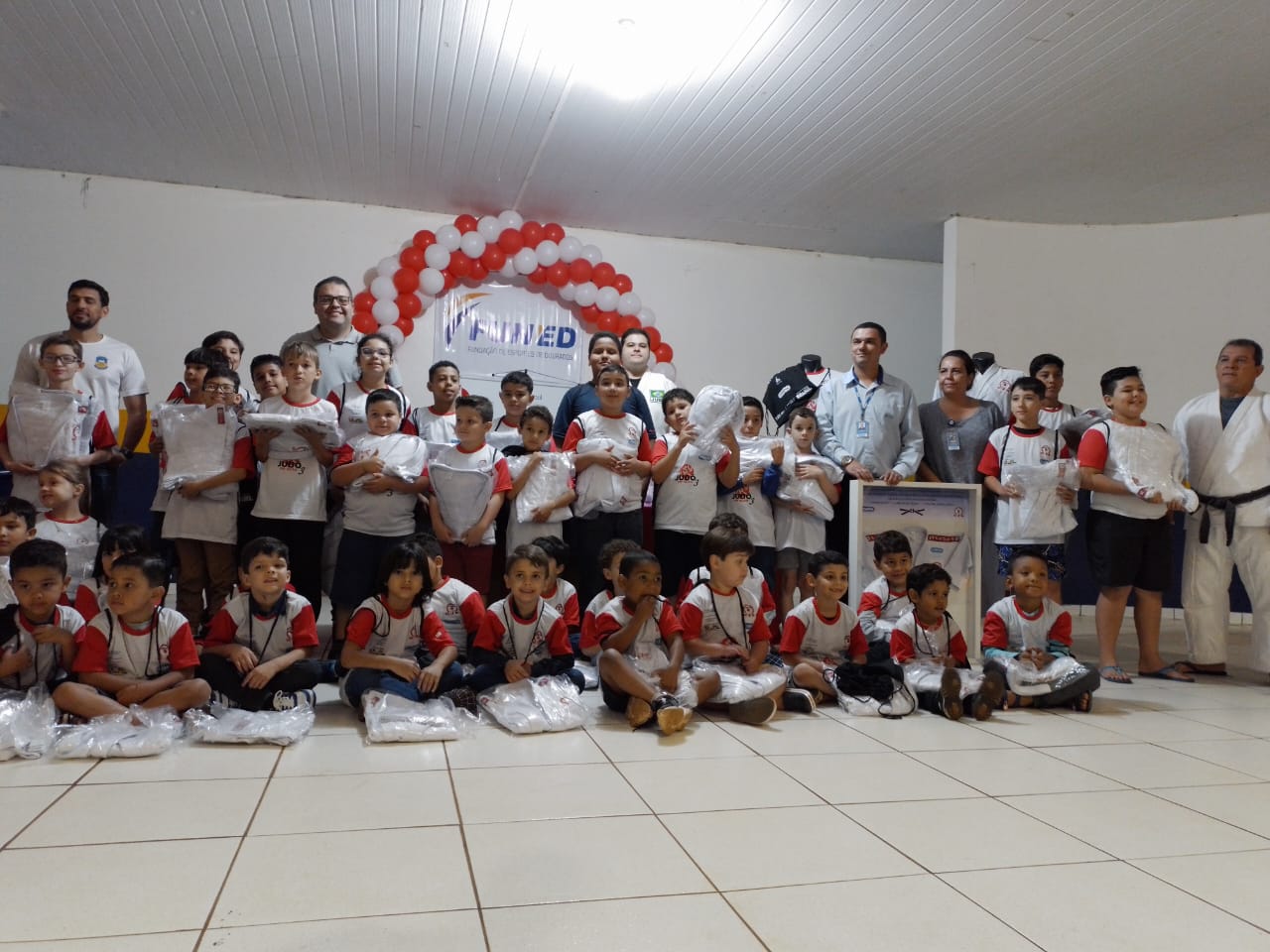Prefeitura de Dourados entrega uniformes do projeto Judô em Ação Fase 3