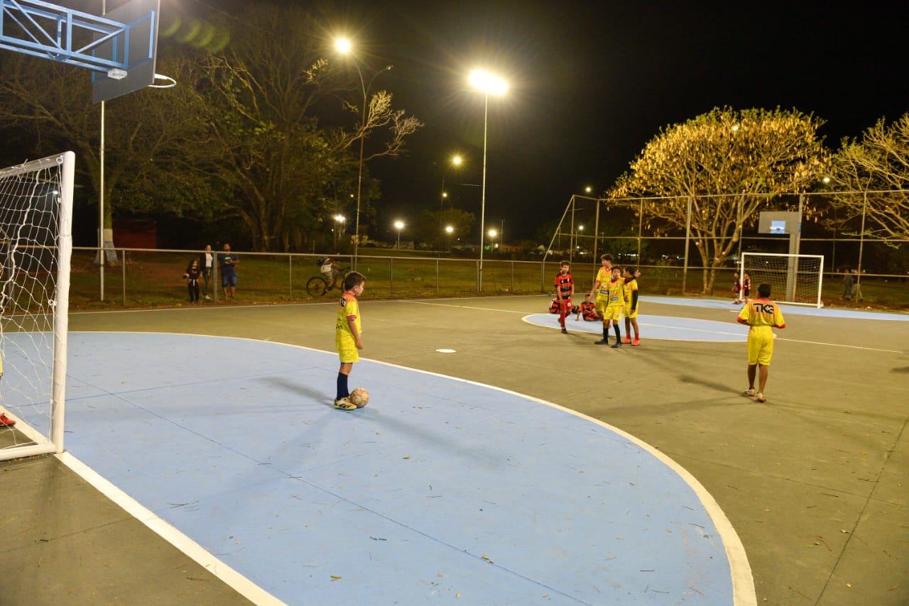 Prefeitura entrega revitalização da iluminação da quadra na Mata do Jacinto
