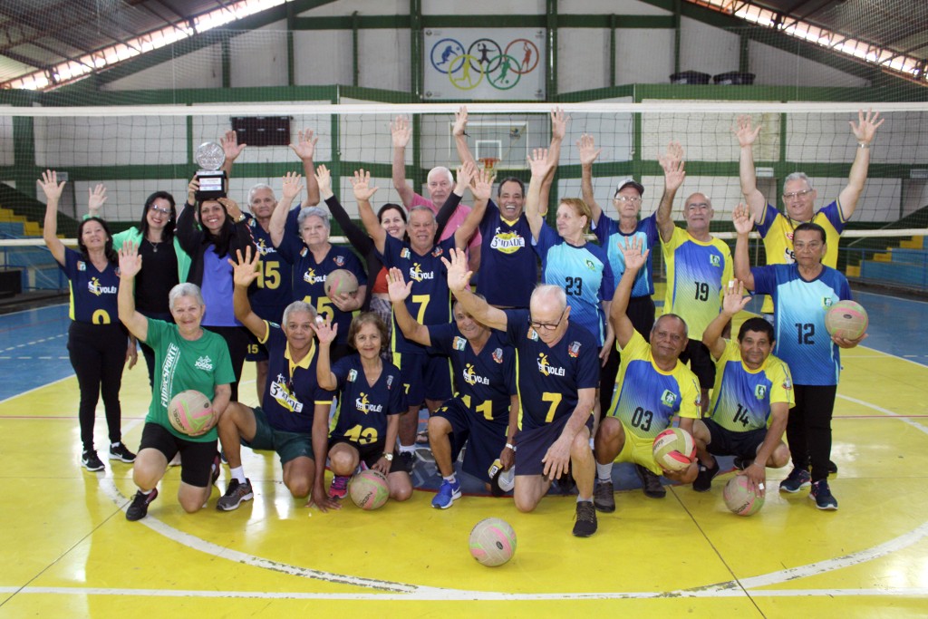 Vôlei adaptado de Naviraí é vice-campeão na categoria 70+ masculino 