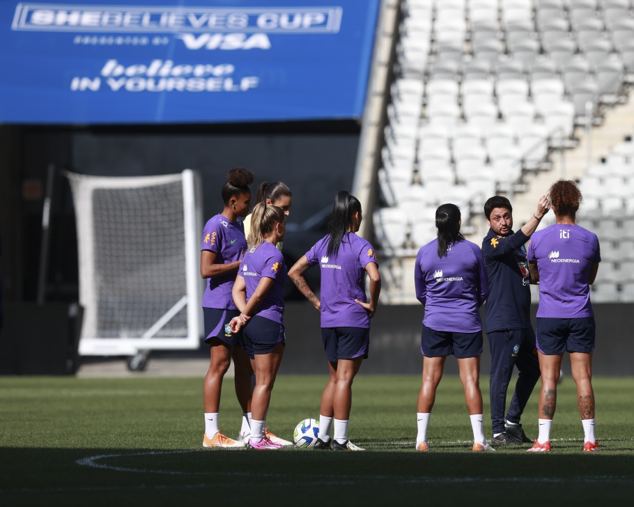 Arthur Elias prevê grande jogo contra o Japão no Torneio SheBelieves