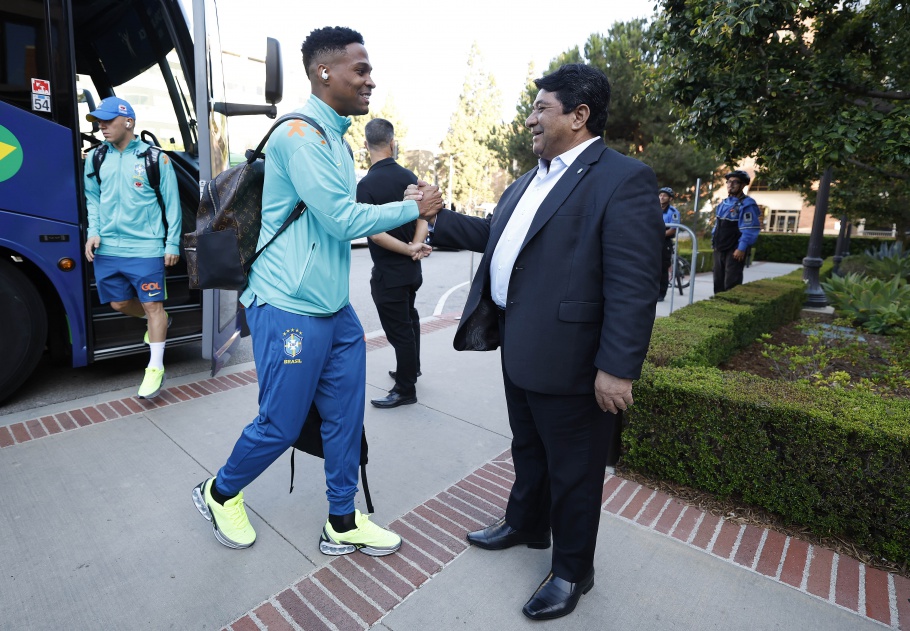 Presidente da CBF recebe delegação em Los Angeles para o início da Copa América