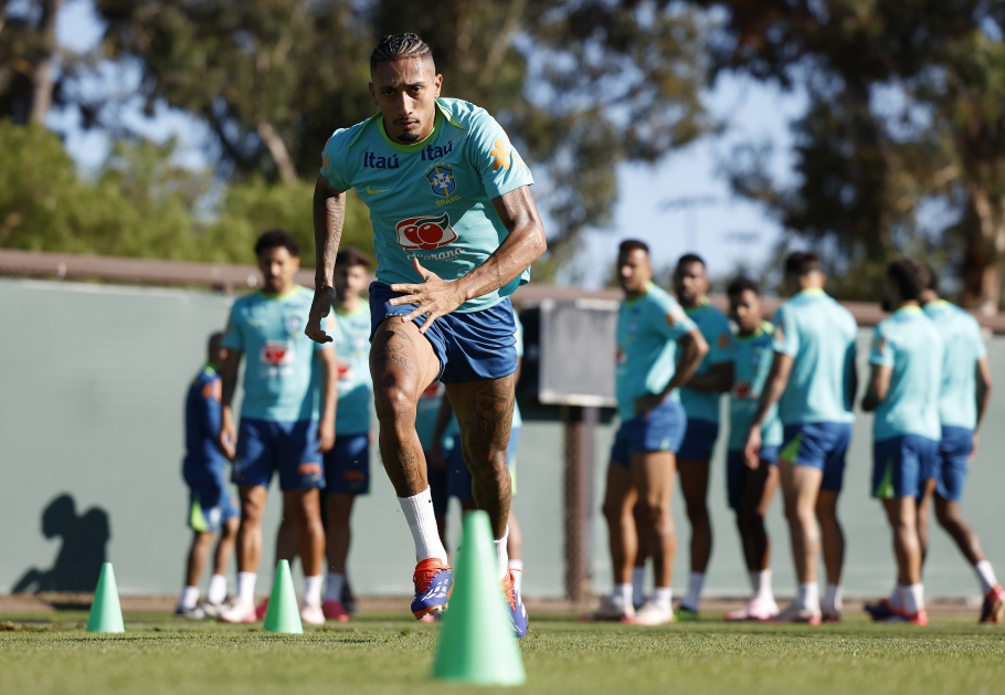 Seleção Brasileira treina de olho na Colômbia