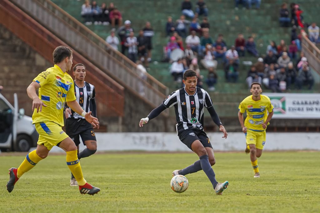 Operário Caarapoense se aproxima da classificação no Estadual Sub-20
