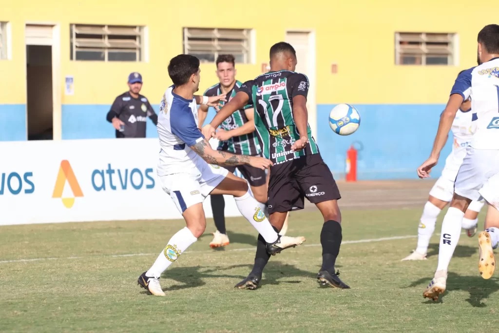 Costa Rica marca dois nos acréscimos e fica perto da classificação na Série D