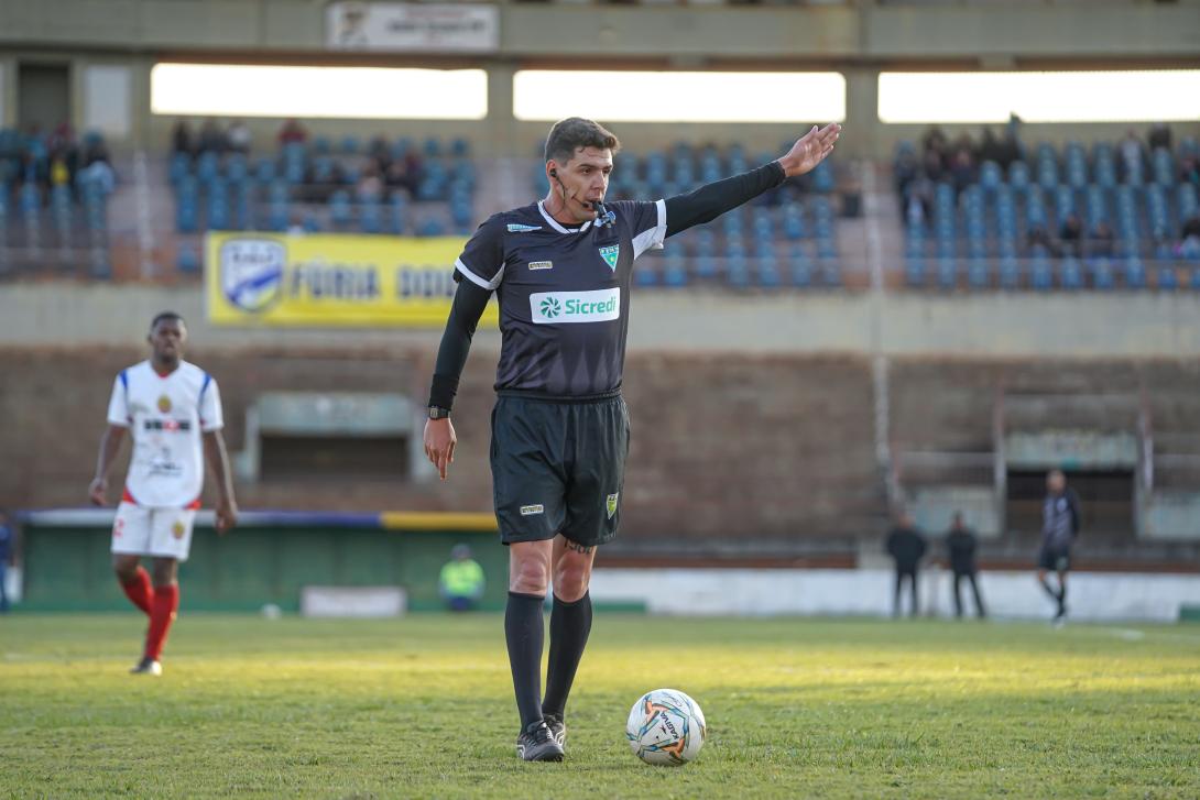 Federação divulga arbitragem para partida final do Estadual Sub-20