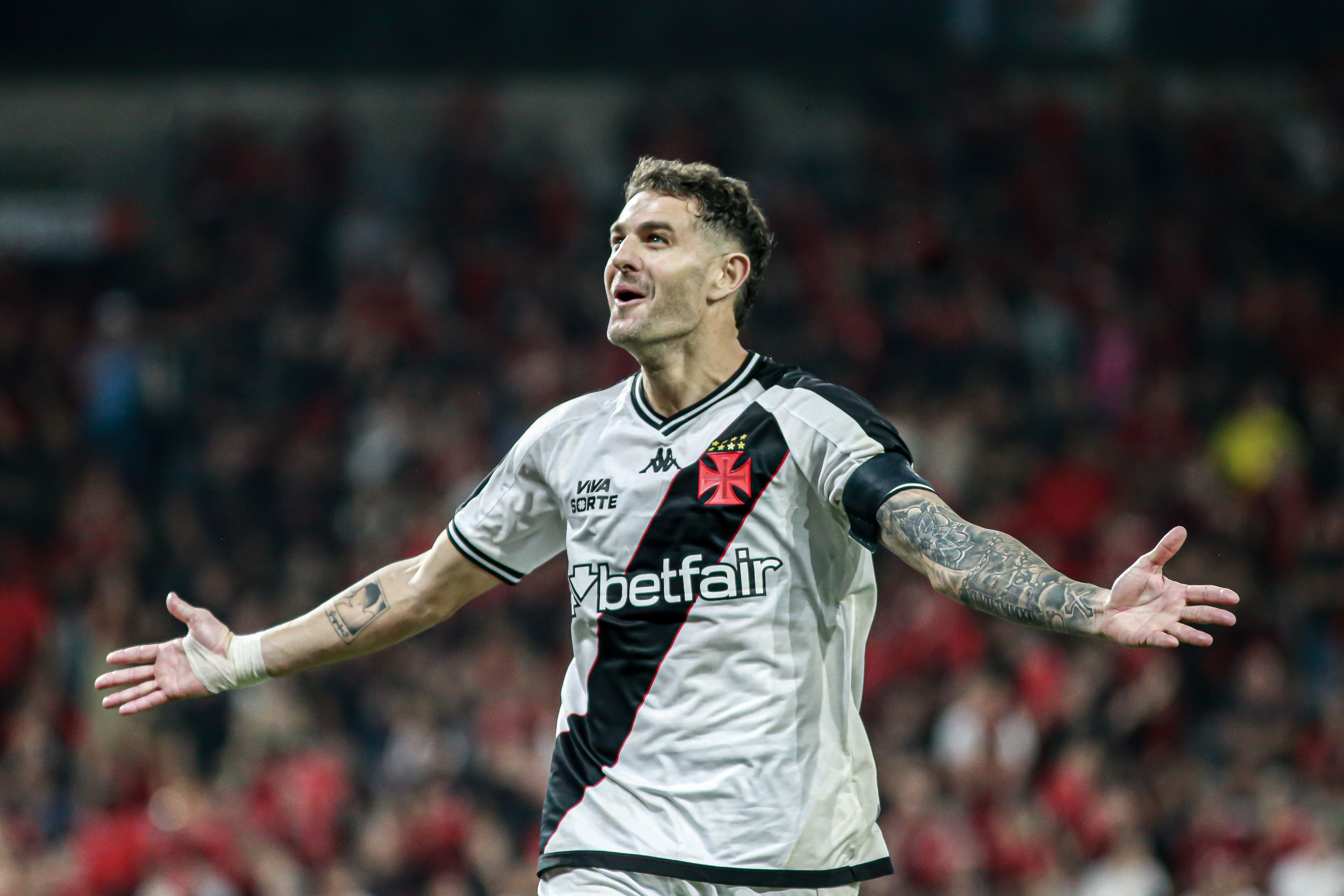 Com emoção, Vasco e Corinthians avançam à semi da Copa Betano