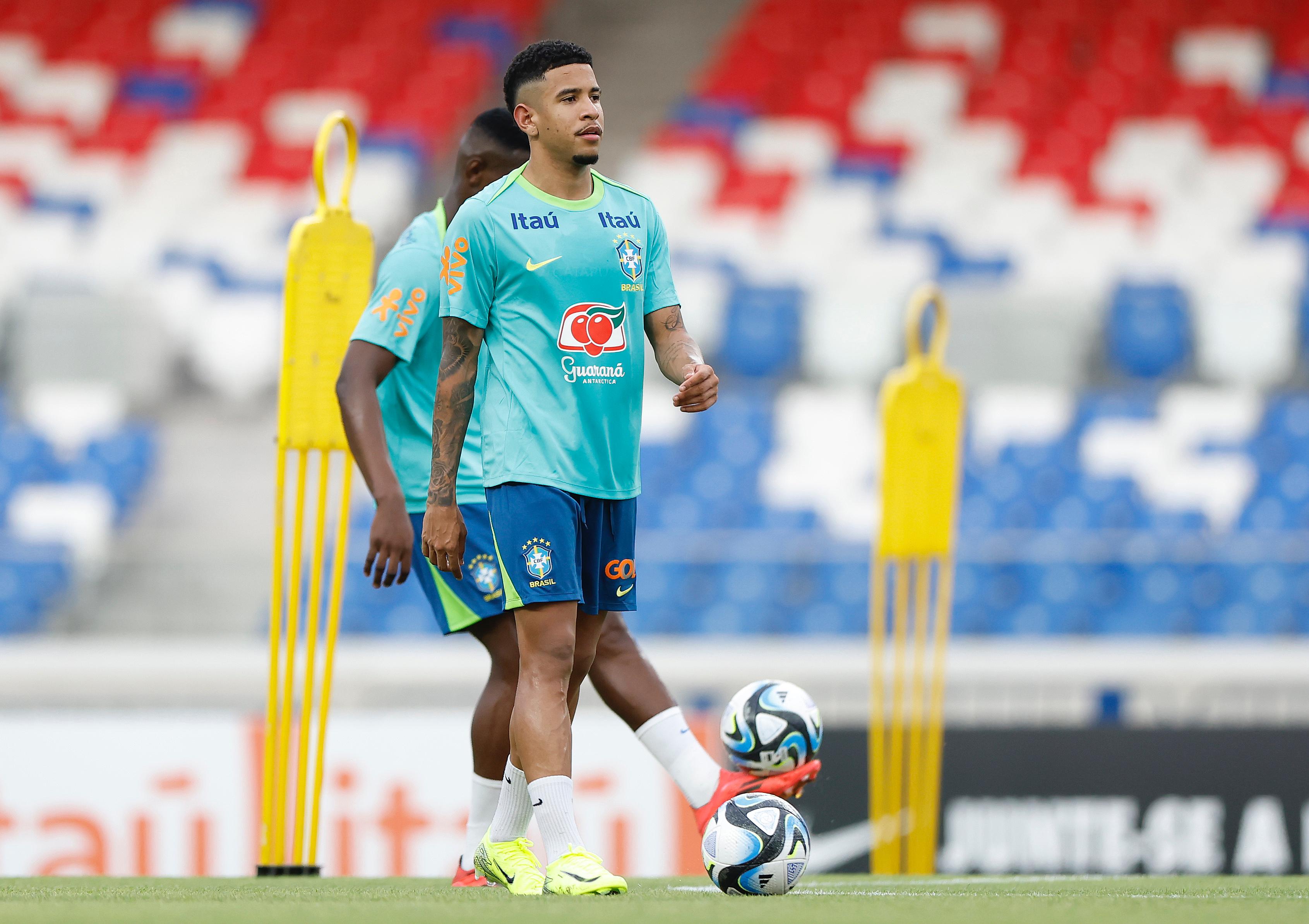 Seleção realiza primeiro treino para enfrentar a Venezuela
