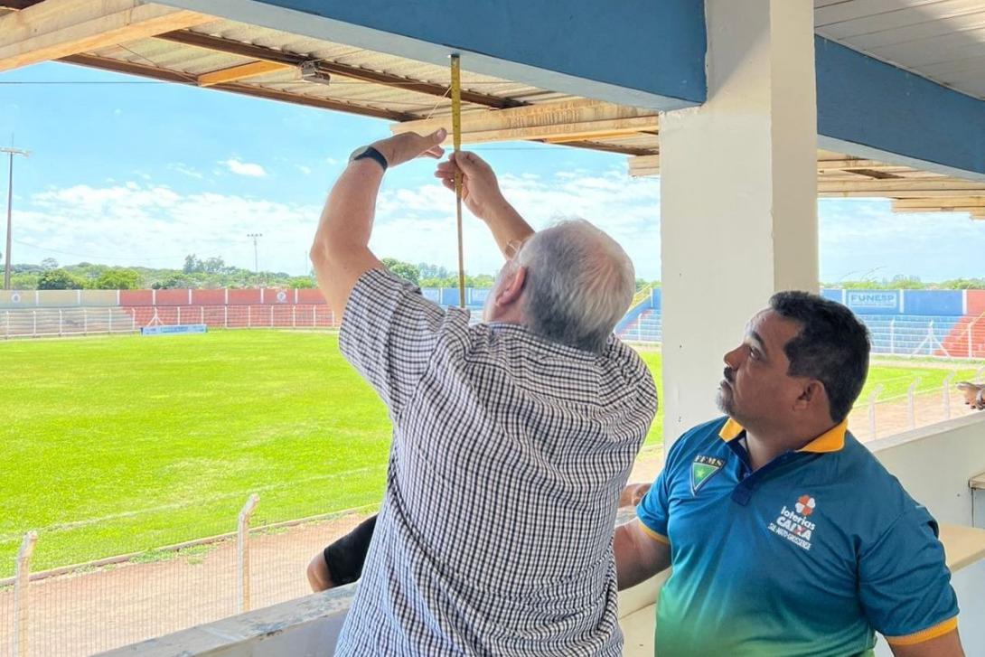 Petrallás faz vistoria e acompanha melhorias do Estádio Jacques da Luz