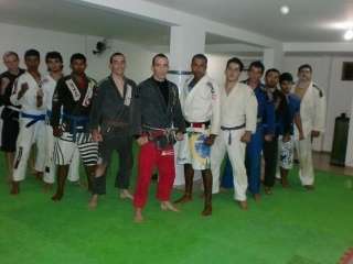 Fernando Duarte e seus alunos da Academia Fernando Fight Company.