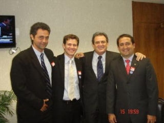Professores de judô Carlos e Igor Rocha, senador Moka e deputado Marcio Fernandes.