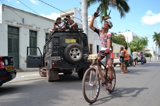 Gesiel Nunes vence prova de mountain bike em Corumbá