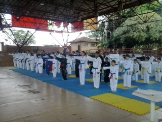 Esportistas durante juramento do Taekwondo.