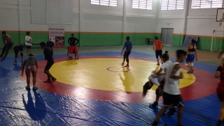 Atletas treinam em Mongaguá, litoral paulista