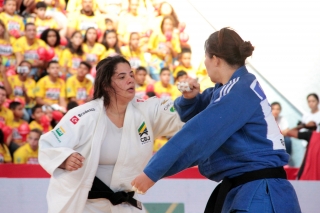 Camila luta contra sul-coreana durante Desafio na Capital.