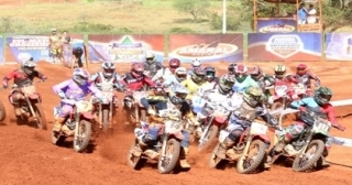 Competição ocorreu no Motódromo de Naviraí (Foto:Paulo Cézar da Silva)