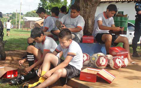 Em funcionamento há três meses, projeto da PM com meninos carentes já colhe resultados   