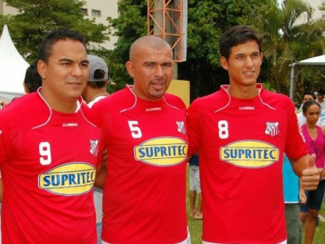 Comercial apresenta hoje os reforços para a temporada 2012