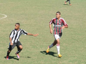 Douradense Gabriel Silva comemora primeiro ano no Fluminense