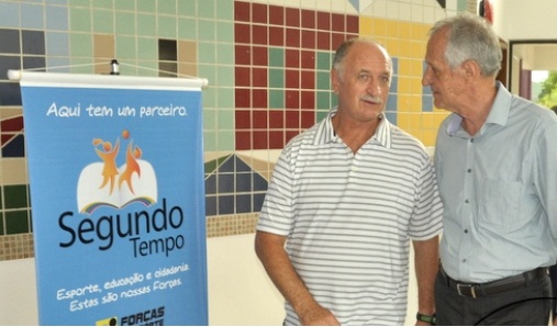 Felipão faz palestra em Corumbá e alerta jovens 