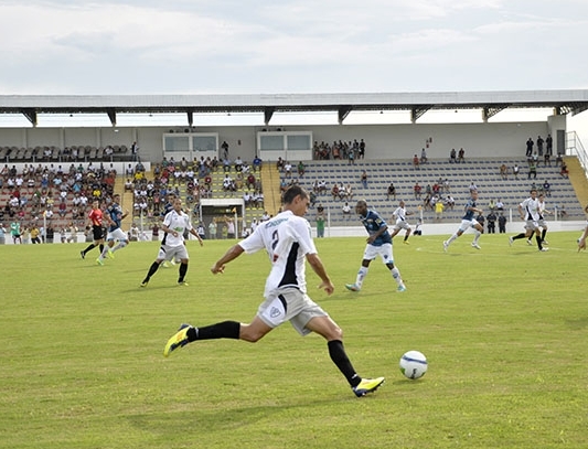 Corumbaense forma equipe com 20 atletas de fora 