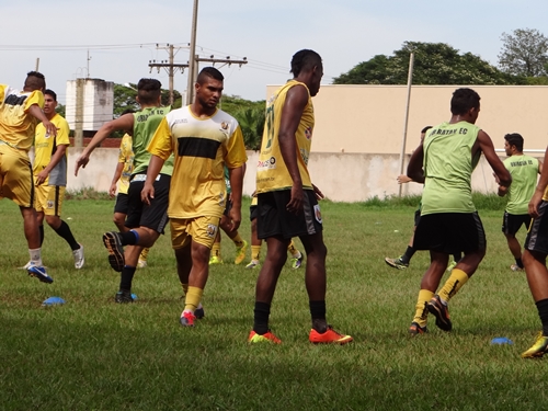 Ubiratan treina em busca da primeira vitória