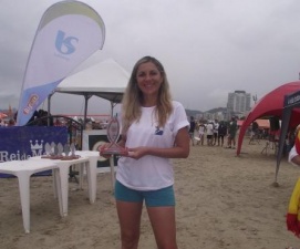 Delegação com atleta tricampeã vai a Santos disputar internacional