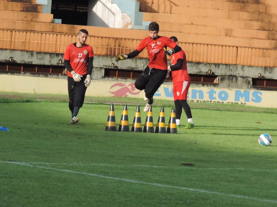 Camisa 1 do Sete de Dourados é disputada por cinco goleiros