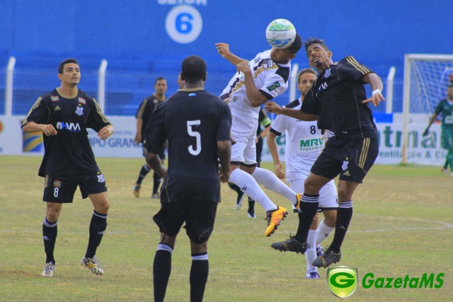 Grahl marca, mas Operário apenas empata com o Novo