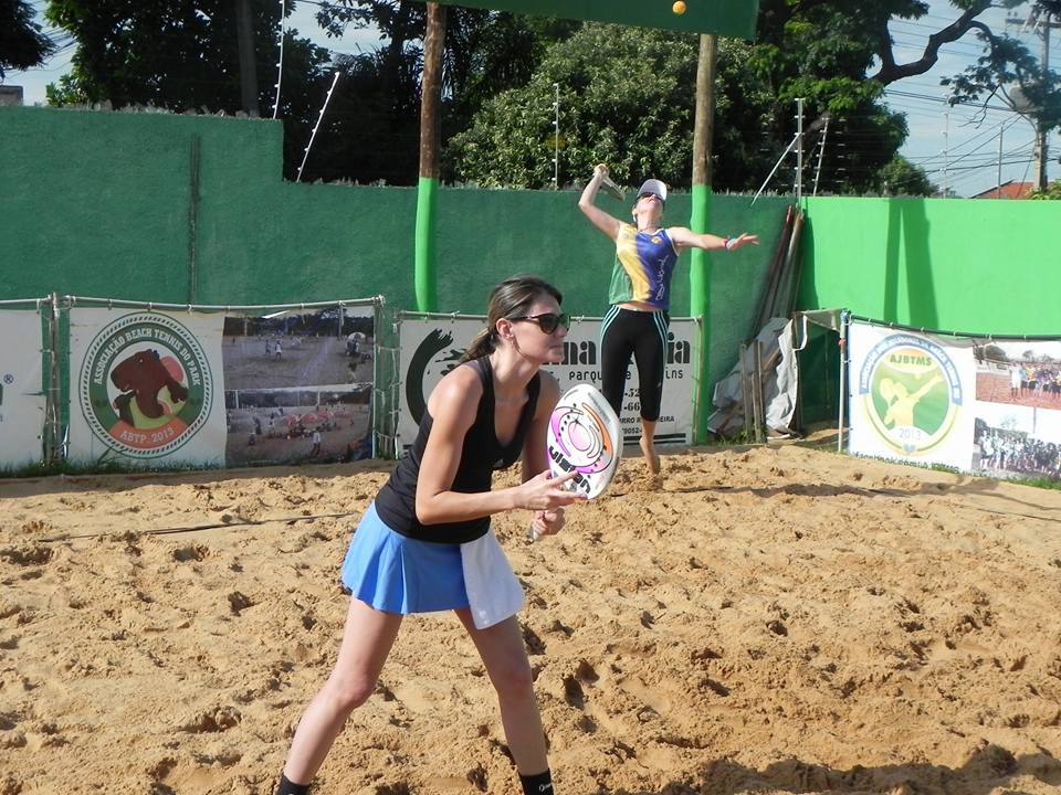 Beach Tennis tem disputa do Rei e Rainha da Praia no fim de semana