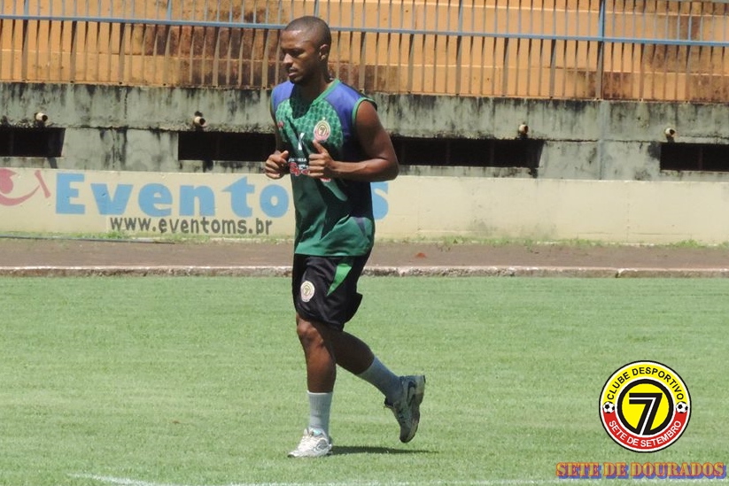 Alex Faria volta a treinar e disputa vaga no Sete de Dourados