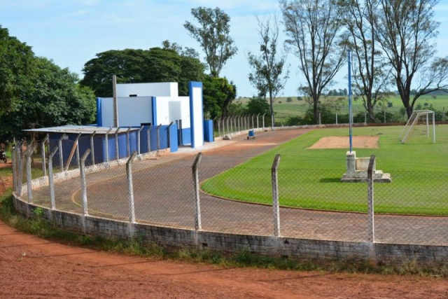 Estádio Carminatão ganha arquibancada coberta, sala de imprensa e vestiários