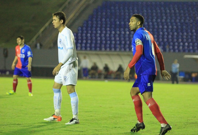 K9 perde pênalti, se redime e decide novamente para o Londrina