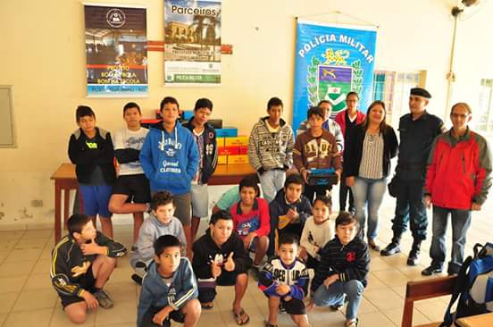 Projeto da PM recebe materiais esportivos do Poder Judiciário